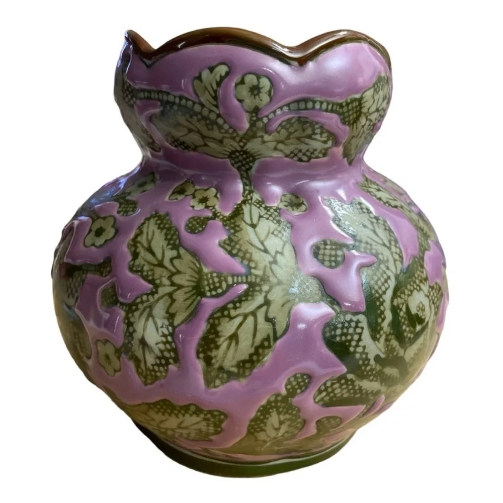China Blue Fine Porcelain Seymour
Mann Pot Vase Pink W/ Green
Floral Design - Picture 9 of 16
